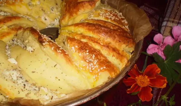 Питка Венец със сирене и билки за Еньовден