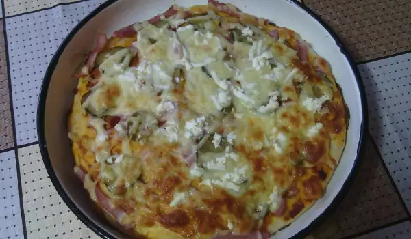 Пица с колбас, краставички и три сирена