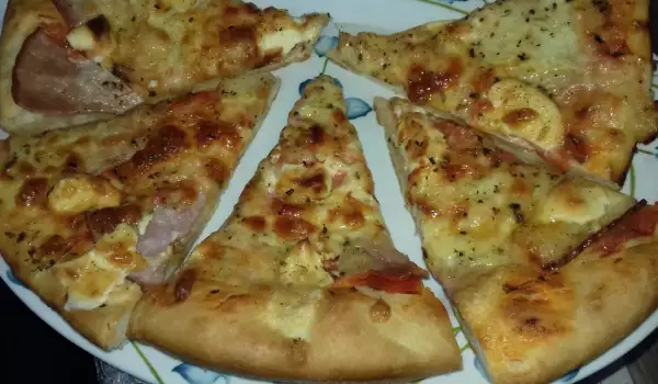 Уникална пица с тесто в хлебопекарна