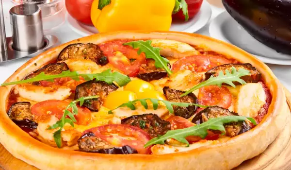 Пица с патладжани и домати