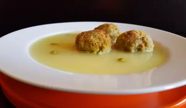 Супа с грахови кюфтенца