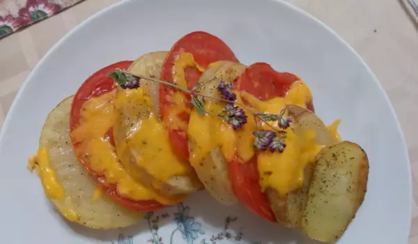 Редени картофи с бекон, домати и чедър