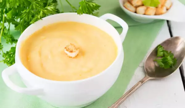 Крем супа с картофи и крутони
