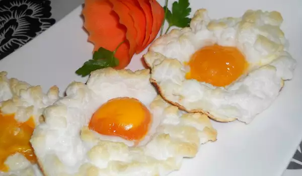 Запечени яйца в облак