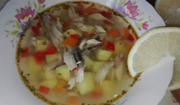 Рибена чорба със скумрия и зеленчуци