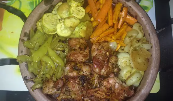Сач с пилешко месо и мариновани зеленчуци
