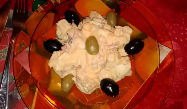 Картофена салата с яйца и маслини