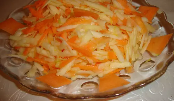 Салата с лимон, ябълка и морков