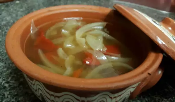 Селската лучена супа на моята баба