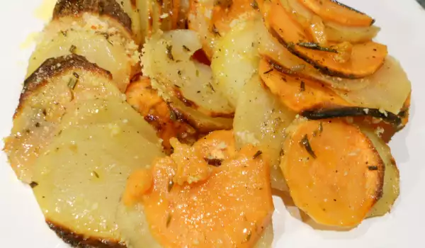 Шарени картофи на фурна с розмарин и чесън