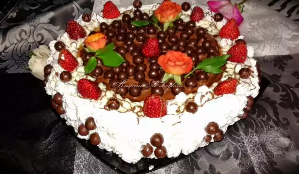 Шоколадова торта с ягоди, банани и шоко криспи