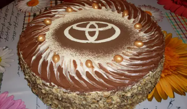 Шоколадово орехова торта Тойота