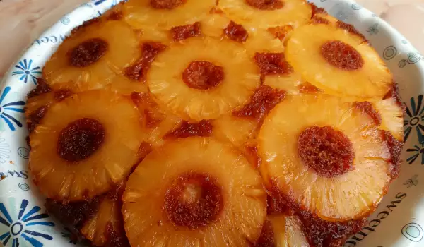 Карамелизиран сладкиш с ананас