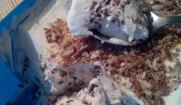 Домашен сладолед с вафли и шоколад