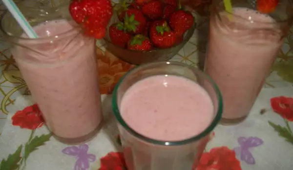 Смути с прясно мляко и ягоди