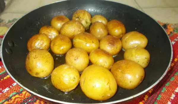 Сотирани бейби картофи с копър и чесън
