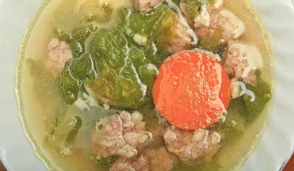 Зелена супа с агнешка главичка