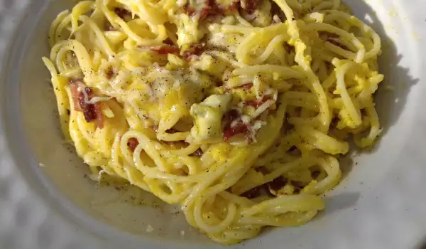 Шефски спагети със синьо сирене и шпек