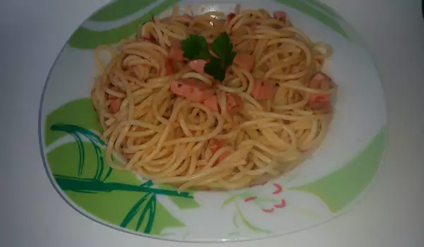 Спагети с телешки салам