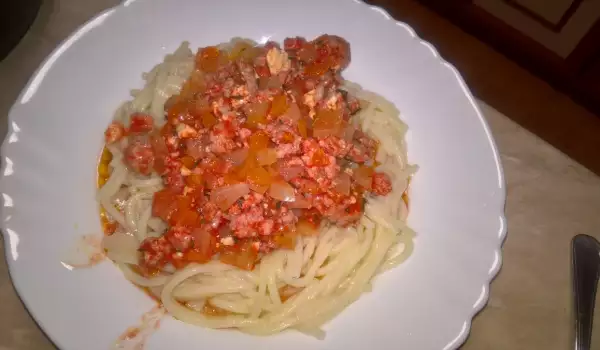 Спагети със сос и моркови