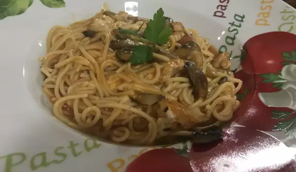 Спагети с пиле, гъби и пармезан