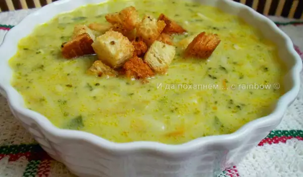 Супа с броколи и топено сирене