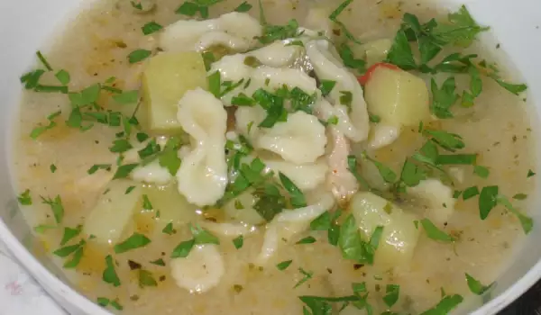 Супа от пиле с картофи и фарфалини