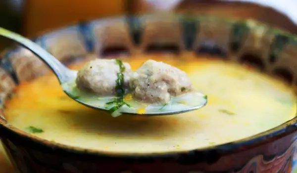 Супа топчета с пасиран варен картоф