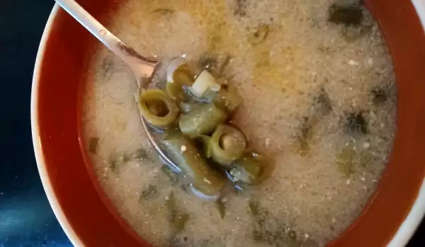 Супа от бакла с пресен лук
