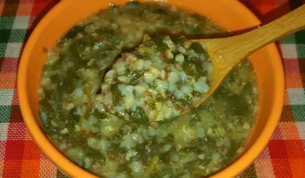Супа с лапад, коприва и гречка