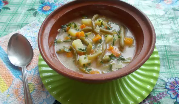 Супа със зелен боб и картофи