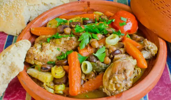 Пилешко с нахут по марокански