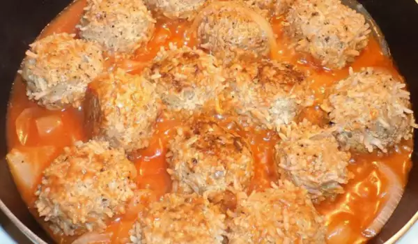 Телешки кюфтенца с доматен сос