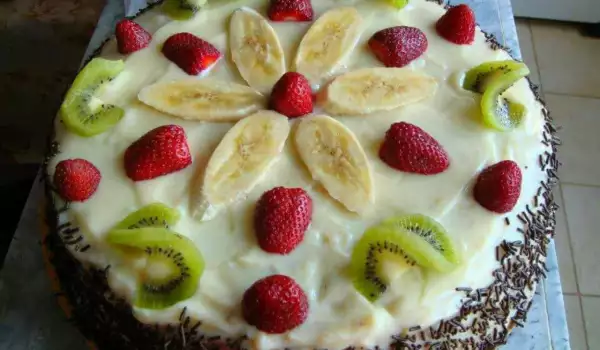 Торта с крем и плодове