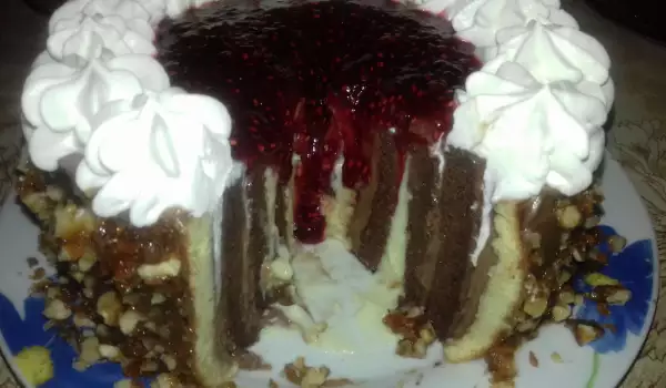 Торта Магнетен с малинова глазура