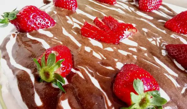 Торта с ягоди и шоколад без захар и глутен