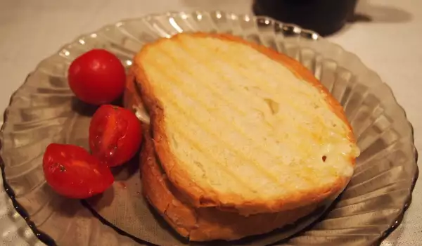 Лесен тост с колбас