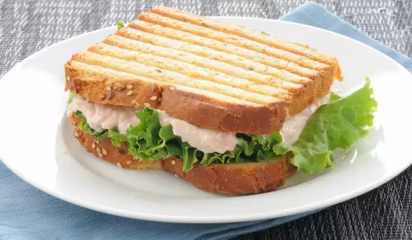 Двойни сандвичи с пастет от сьомга
