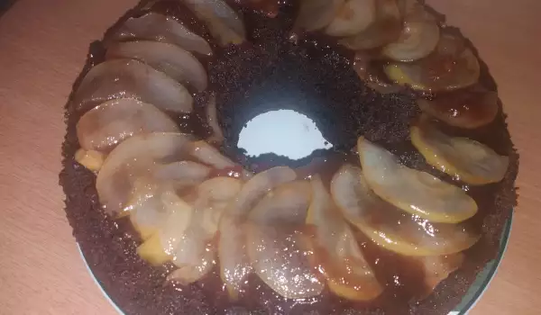 Веган кекс с карамелизирани круши