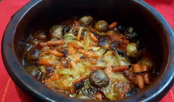 Вратни пържоли със зеленчуци в глинен съд