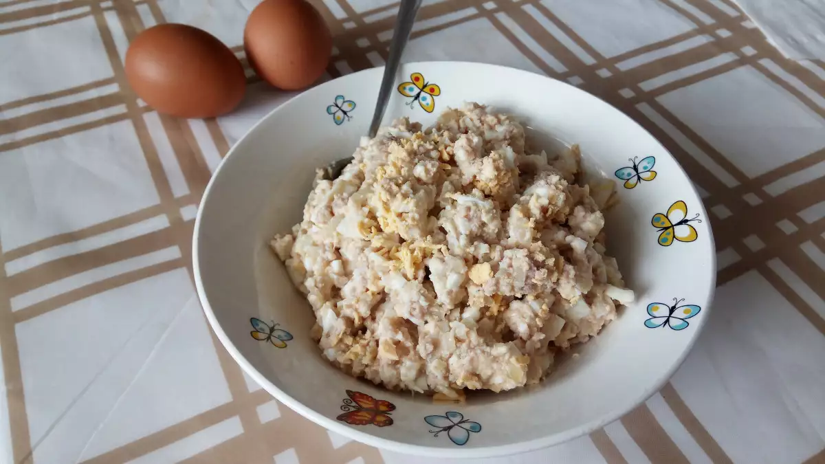 Една нетрадиционна но много вкусна яйчената салатка Опитайте я и