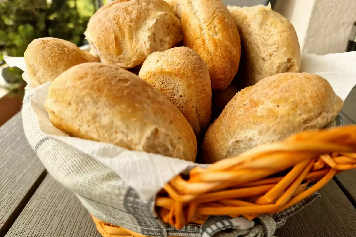 Използвайте ръжените хлебчета за направата на вкусни сандвичи или към