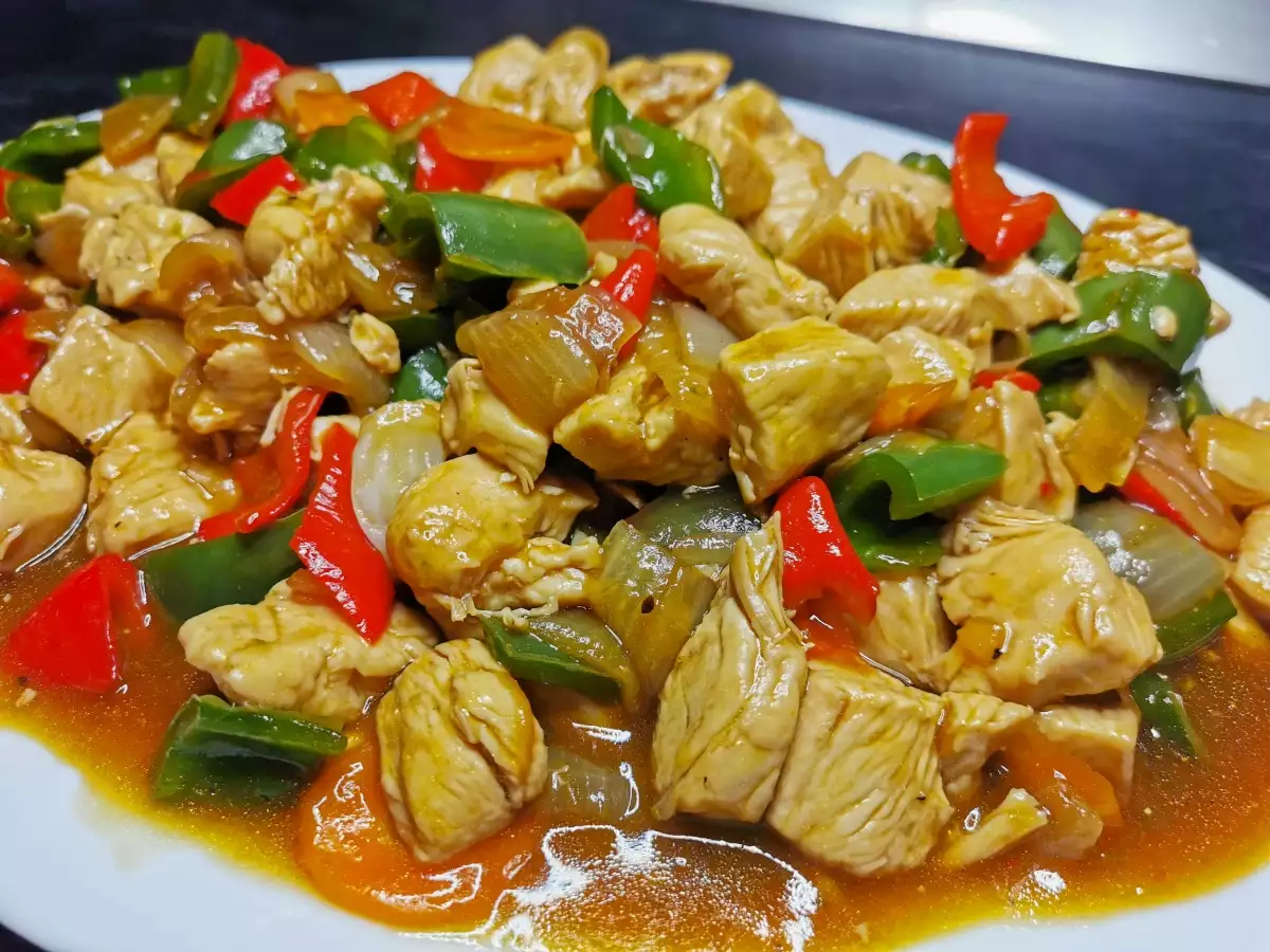 Китайско пиле със зеленчуци приготвено както си трябваНеобходими Продукти● пилешко