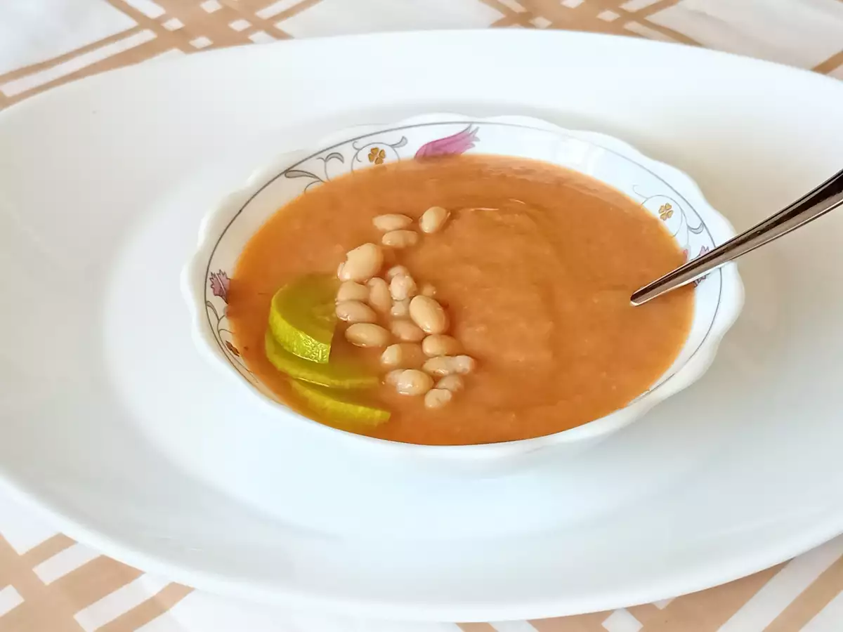 Крем супа от тиквички и боб - нежна, фина и