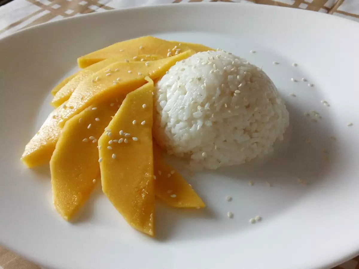 Mango Sticky Rice е много популярен тайландски десерт Необходими Продукти● ориз