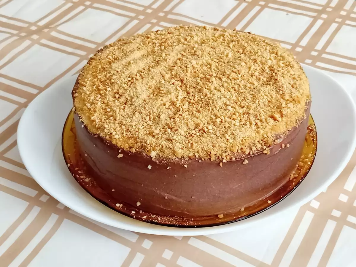 Медена торта с домашен шоколадов крем празник за малки
