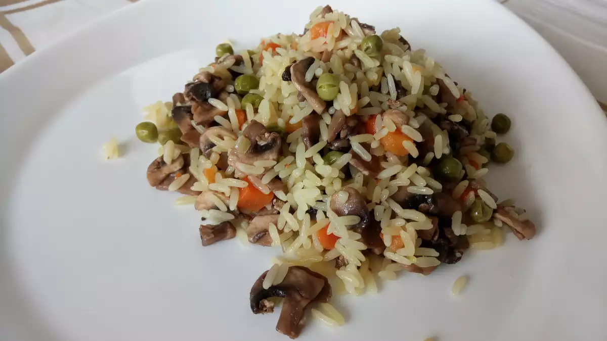Вкусен ориз на тиган, който се приготвя много лесноНеобходими Продукти●