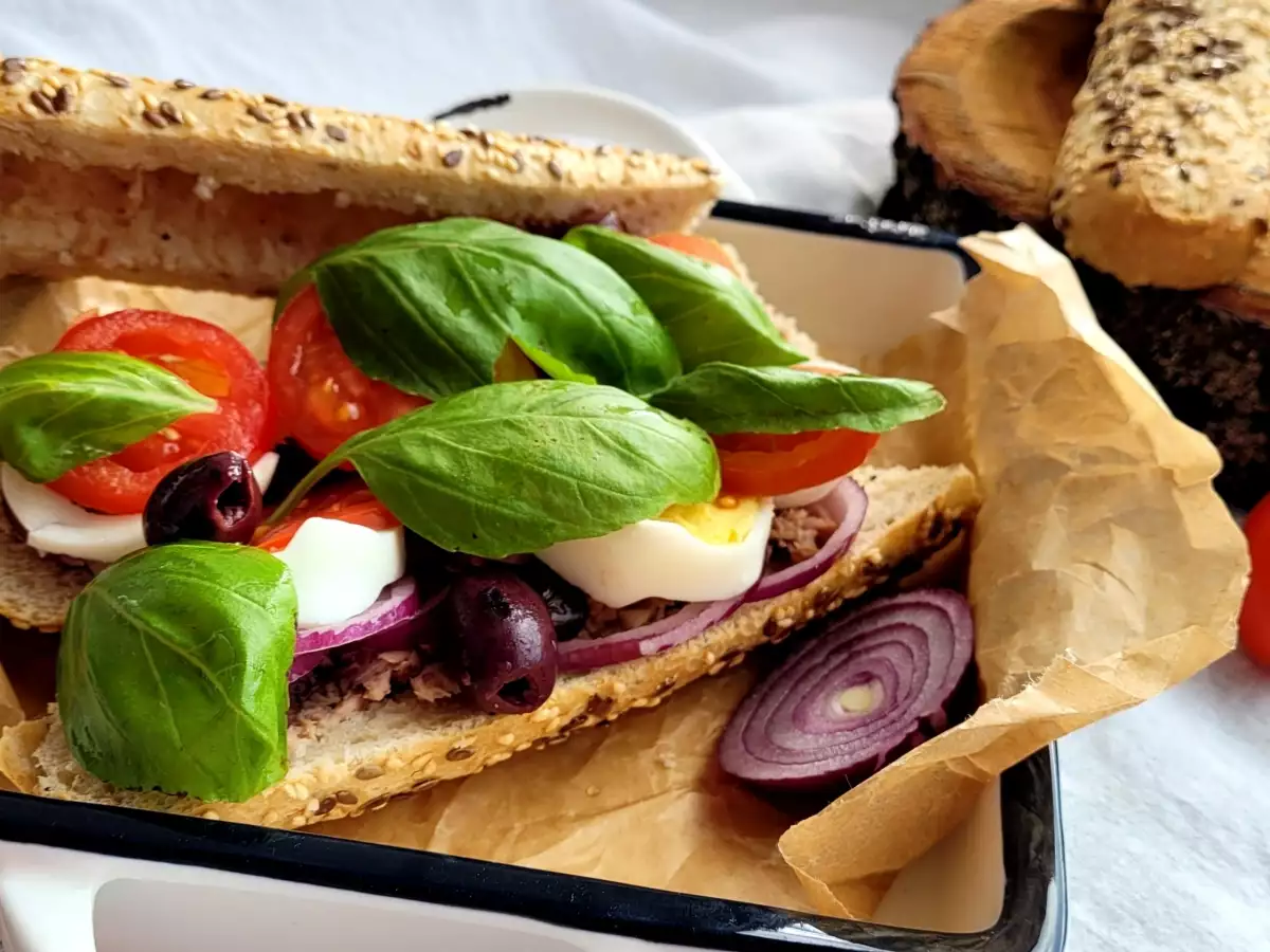 Pan Bagnat е френски сандвич за пикник. Да си пожелаем