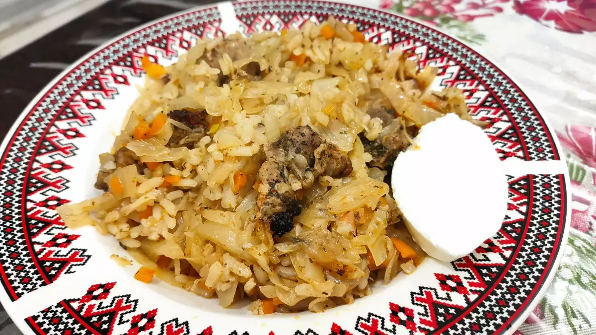 Вкусен ориз на фурна със свинско и зеленце - наслада