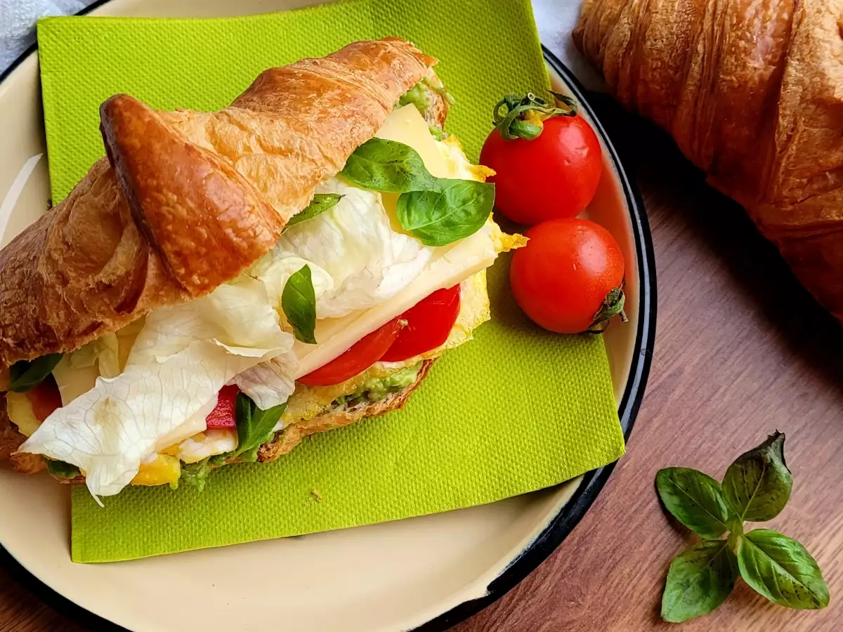 Не се лишавайте от този вегетариански сандвич с бутер кроасанНеобходими